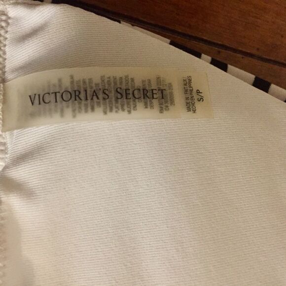 🛍Victoria’s Secret swimsuit top size small - Picture 4 of 4